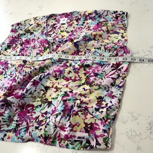 Cabi V-neck wrap multi color floral print blouse M - Picture 10 of 14